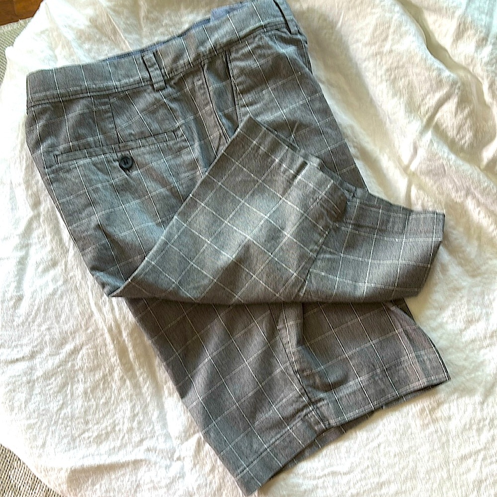 Men’s’ Banana Republic gray plaid Emerson Short- Waist 33